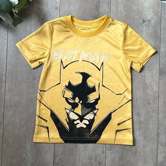 New Batman Graphic Toddler Boy T-Shirt Silky Yellow Batman Graphic T-Shirt 3T - Picture 3 of 11